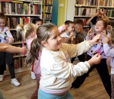 Wesoła jesień - przedszkolaki w Filii na Czarnym Potoku