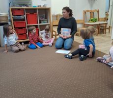 JESIENNE OPOWIEŚCI W PRZEDSZKOLU MONTESSORII PROJEKT PIĄTKA