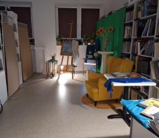 Magia kolorów w blasku latarek – Noc Bibliotek 2025