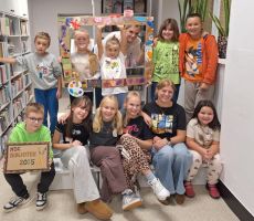 Magia kolorów w blasku latarek – Noc Bibliotek 2025