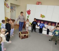 Magiczna skrzynia pełna książkowych niespodzianek!