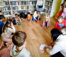 Z książką do przedszkola - Wiosenna kartka z kalendarza.