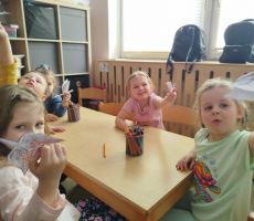 Zajęcia wiosenne w przedszkolu Montessorii