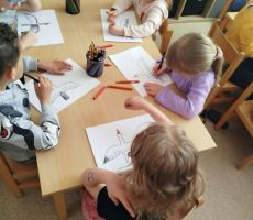 Zajęcia wiosenne w przedszkolu Montessorii