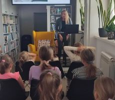 Spotkanie autorskie z Anną Zychowicz -Esavną