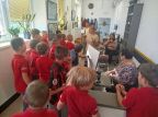 Świat zagadek i szyfrów w bibliotece.
