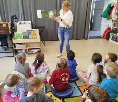 Przedszkolaki z Przedszkola Piątka w Bibliotece