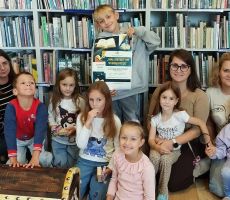 Mali detektywi w bibliotece i tajemnica skradzionego klucza